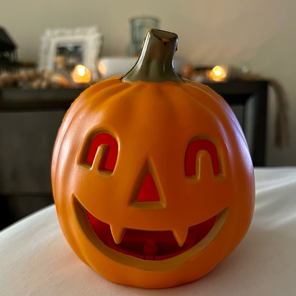 🎃BUFFY LIGHT UP VAMPIRE PUMPKIN!🧛‍♀️ - Picture 2 of 3